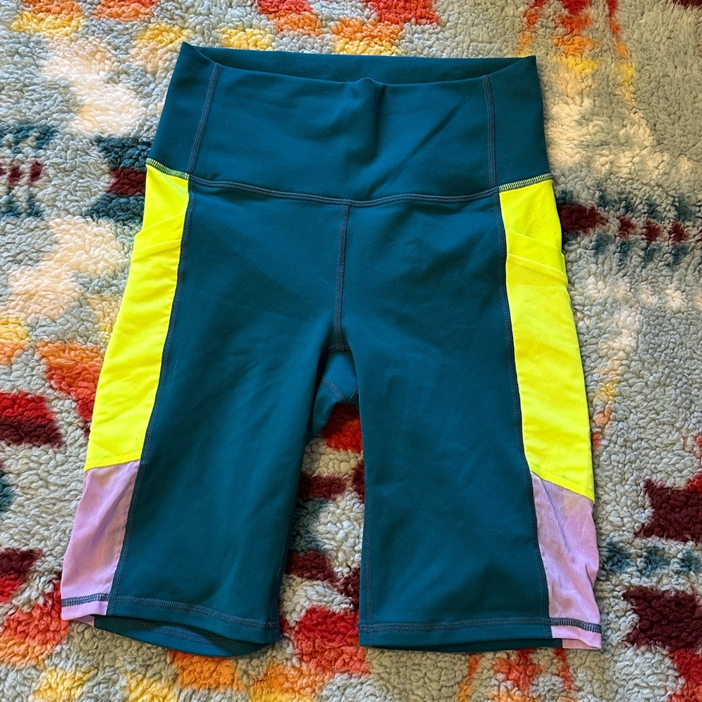 NWOT Fabletics Power Hold Biker Shorts w/ Pockets